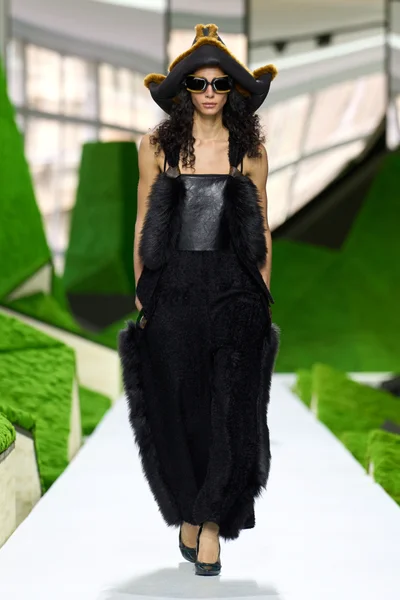 Look 25